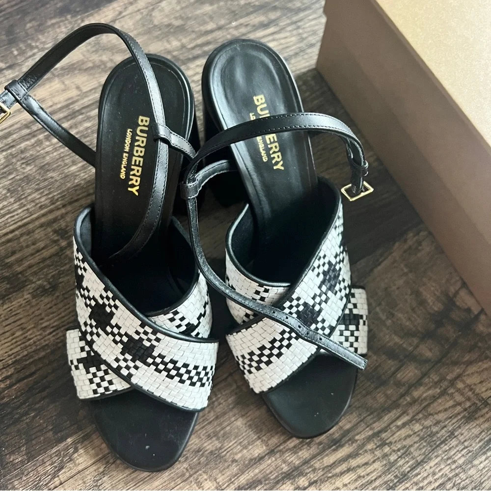 BURBERRY Checked basketweave leather sandals - Picture 5 of 14